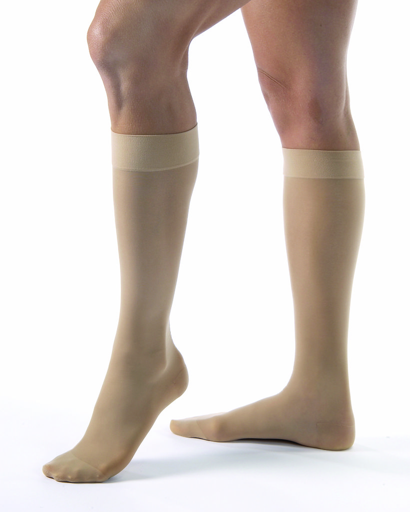  JOBST Activewear 15-20 mmHg Knee High Compression Socks, Large,  Cool White : Clothing, Shoes & Jewelry